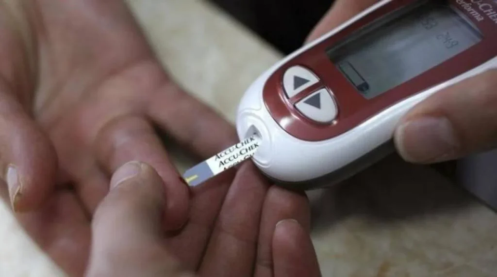 ماذا يحدث لسكر الدم عند تناول الفواكه المجففة؟