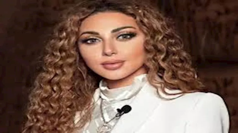 فستان جريء من الدانتيل.. ميريام فارس بإطلالة مُلفتة
