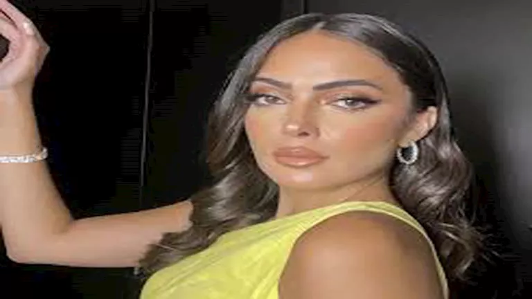 بـ الأوف شولدر.. وئام مجدي تخطف الأنظار بإطلالة لافتة