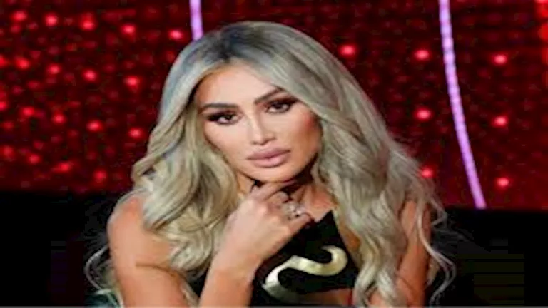 فستان جريء.. مايا دياب تخطف الأنظار بلوك مُلفت