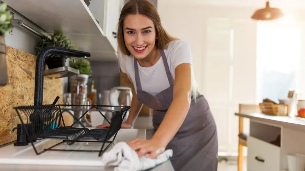 لمن ينظفون أولاً بأول أثناء الطهي.. 8 سمات تميزكم عن غيركم