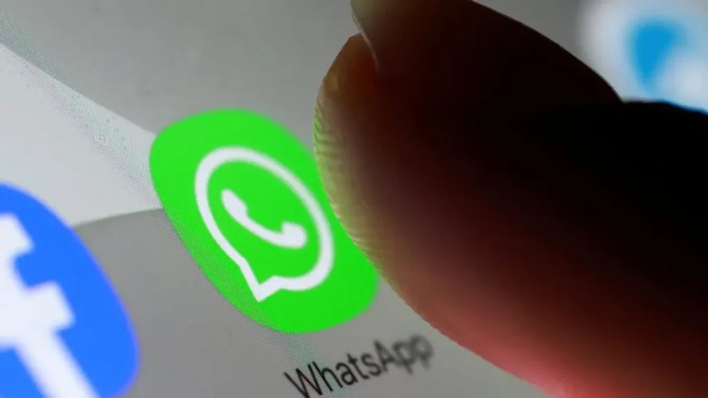 “واتساب” سيتيح لمستخدمي “iOS” حفظ مسودات الصور ومقاطع الفيديو