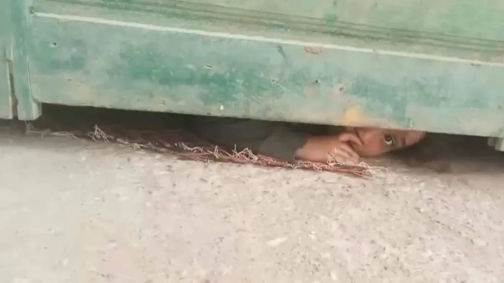 قصة صوره هزت مواقع التواصل في مصر.. تدخل حكومي عاجل لإنقاذ صاحبتها