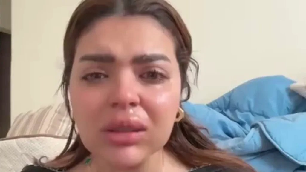 بلوغر شابة شغلت المصريين.. حاولت الانتحار خلال بث مباشر
