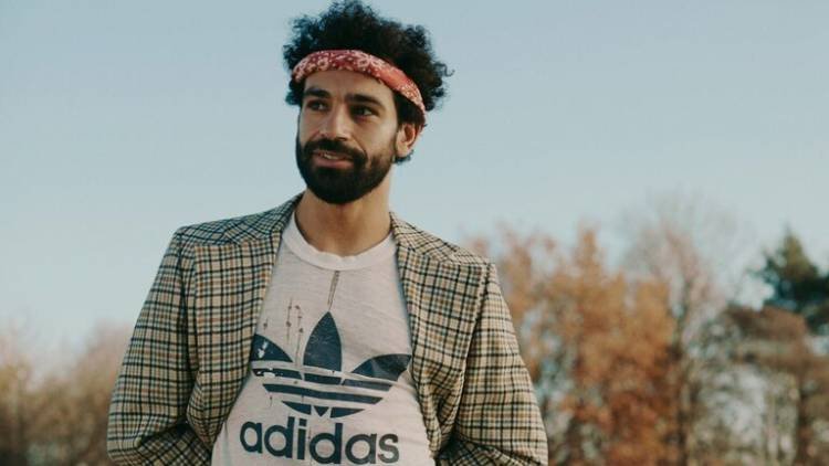 شاهد.. جلسة تصوير “غريبة” لمحمد صلاح تشعل مواقع التواصل الاجتماعي
