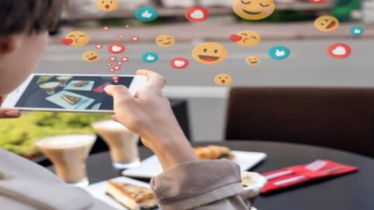 هل تسبب وسائل التواصل الاجتماعي ضررًا نفسيًا للشباب؟
