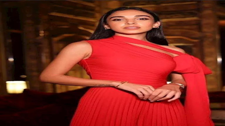 جاذبية اللون الأحمر.. سلمى أبو ضيف بإطلالة ناعمة