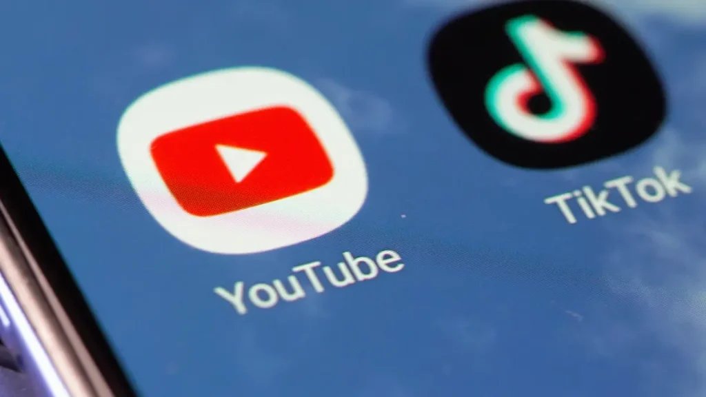 يوتيوب وتيك توك تتواصلان مع حكومة إندونيسيا بشأن حظر مواقع التواصل