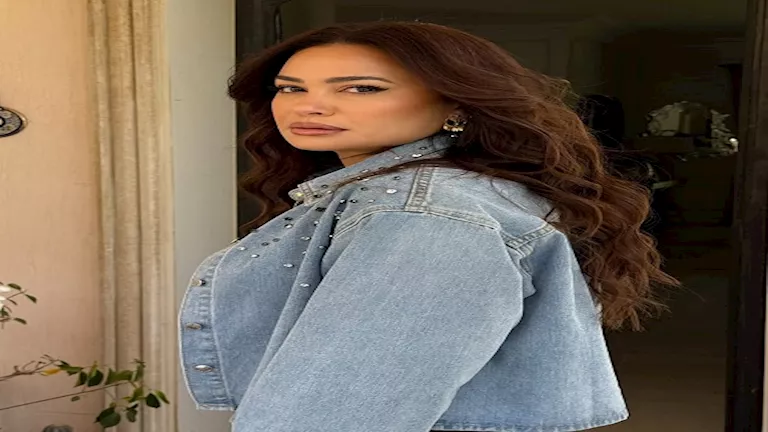 جمعت بين الأناقة والبساطة.. هند صبري بإطلالة مميزة