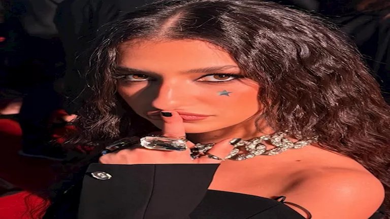 أميرة أديب تتألق بفستان أسود في أحدث إطلالتها