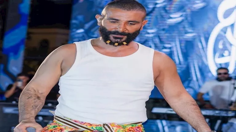أحمد سعد يثير الجدل بـ"خرز اللحية".. ما القصة؟